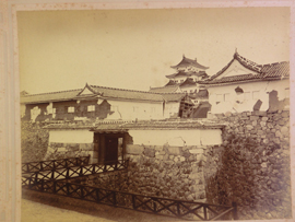『濃尾地震写真』より「名古屋城罹災実景ノ図」