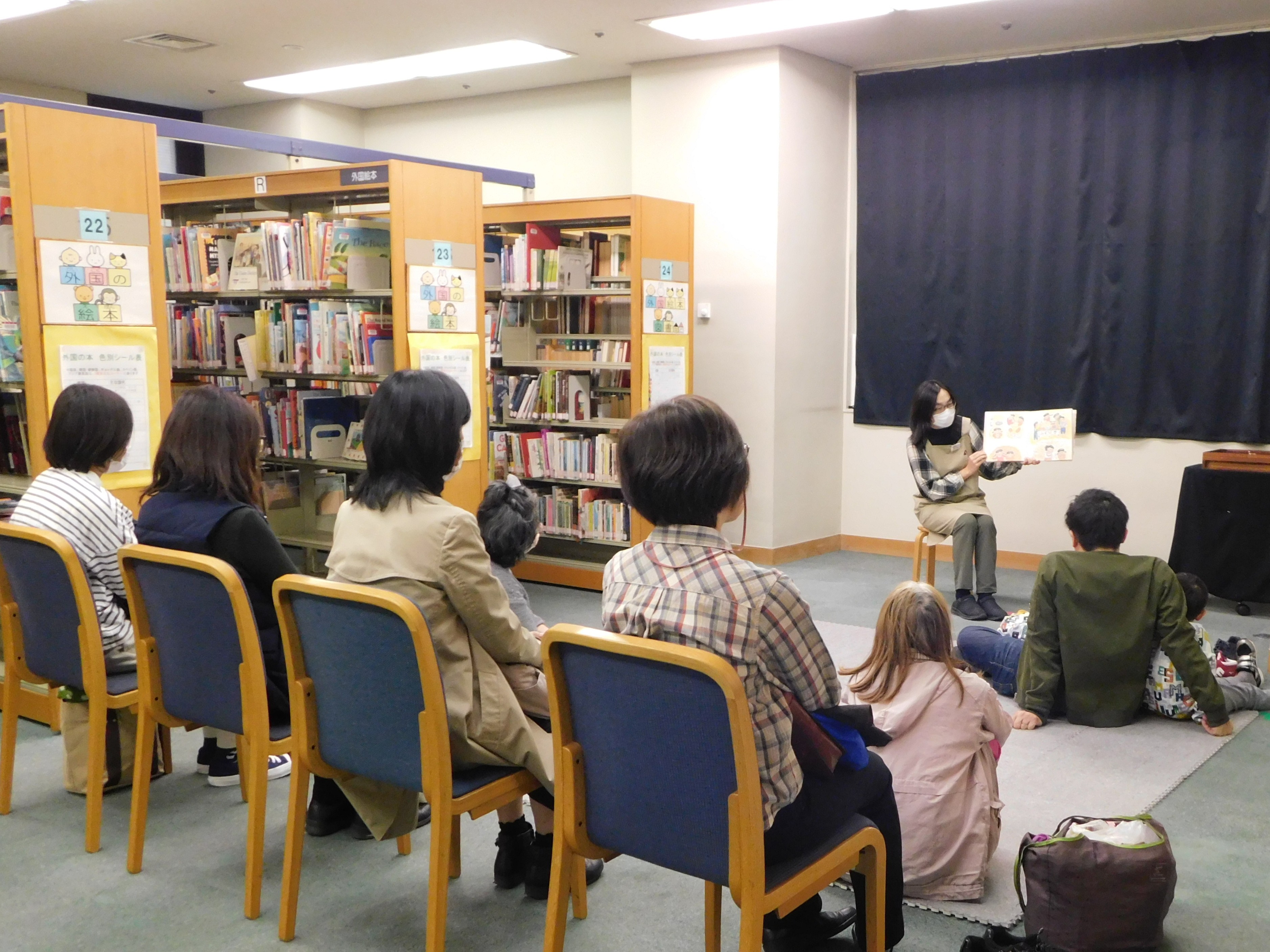 おはなし会の様子02.JPG
