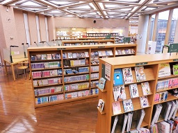 田原市中央図書館