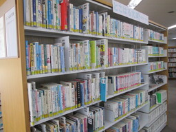 常滑市立図書館